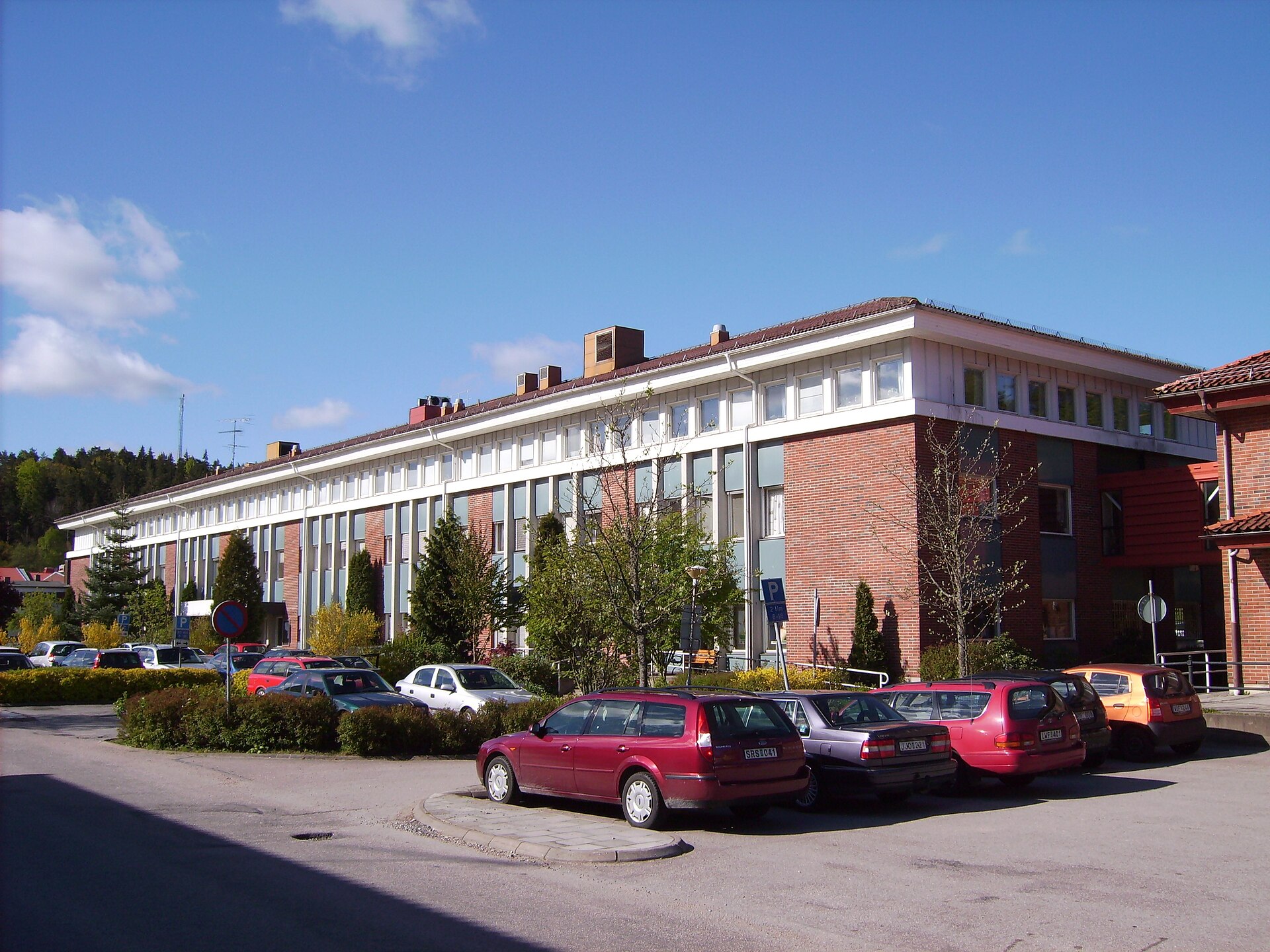 Kommunhuset för Orust, i Henån, den 15 maj 2007, bild 1, bild kopplad till Orust.
