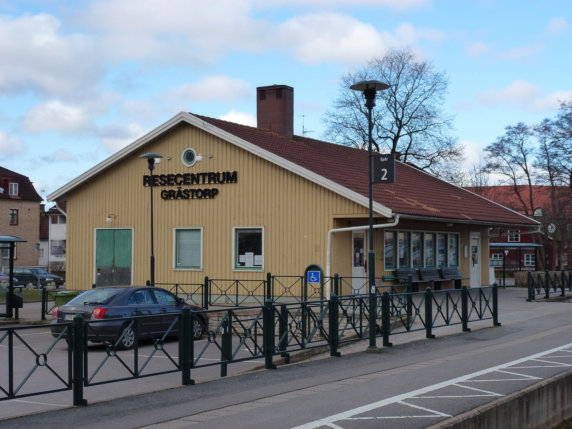 Grästorp station 2012, bild kopplad till Grästorp.