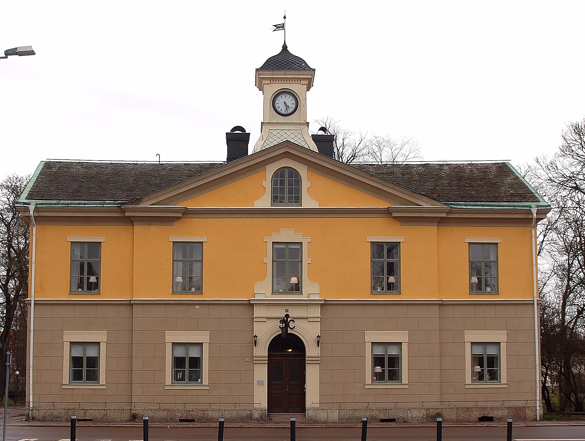 1Kristinehamns rådhus, bild kopplad till Kristinehamn.