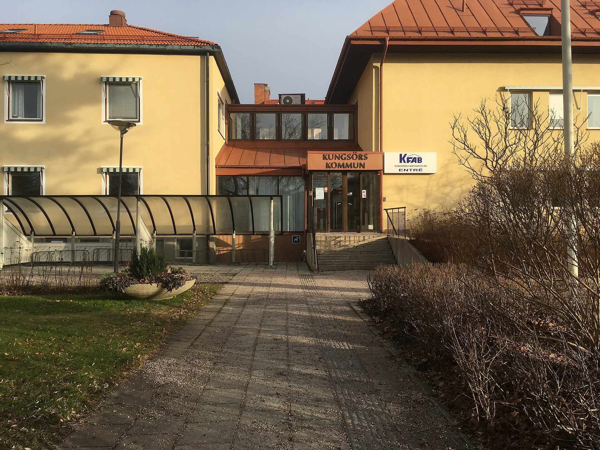 Kungsörs kommunhus 2, bild kopplad till Kungsör.