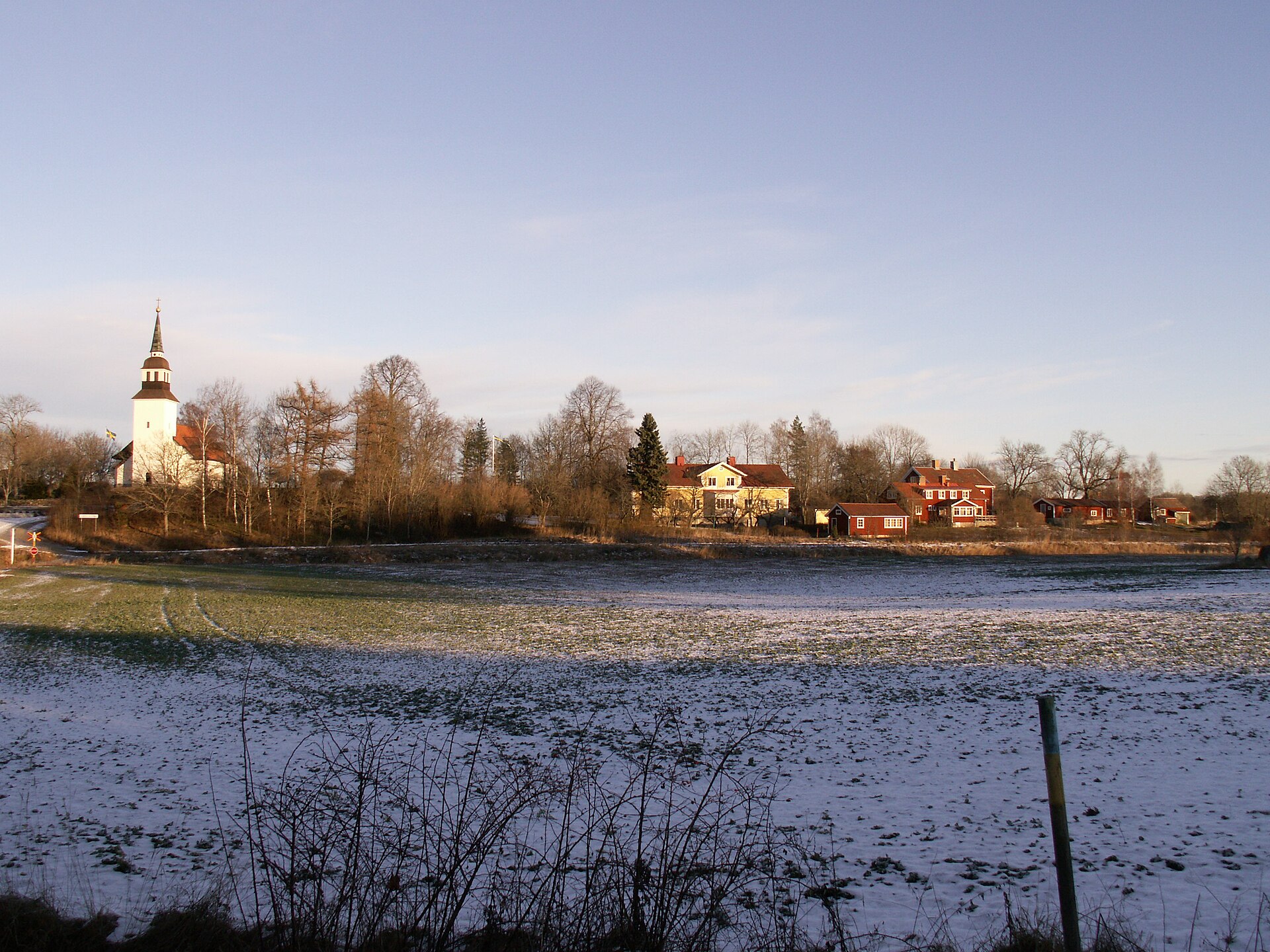 Landeryds kyrka och kyrkby.