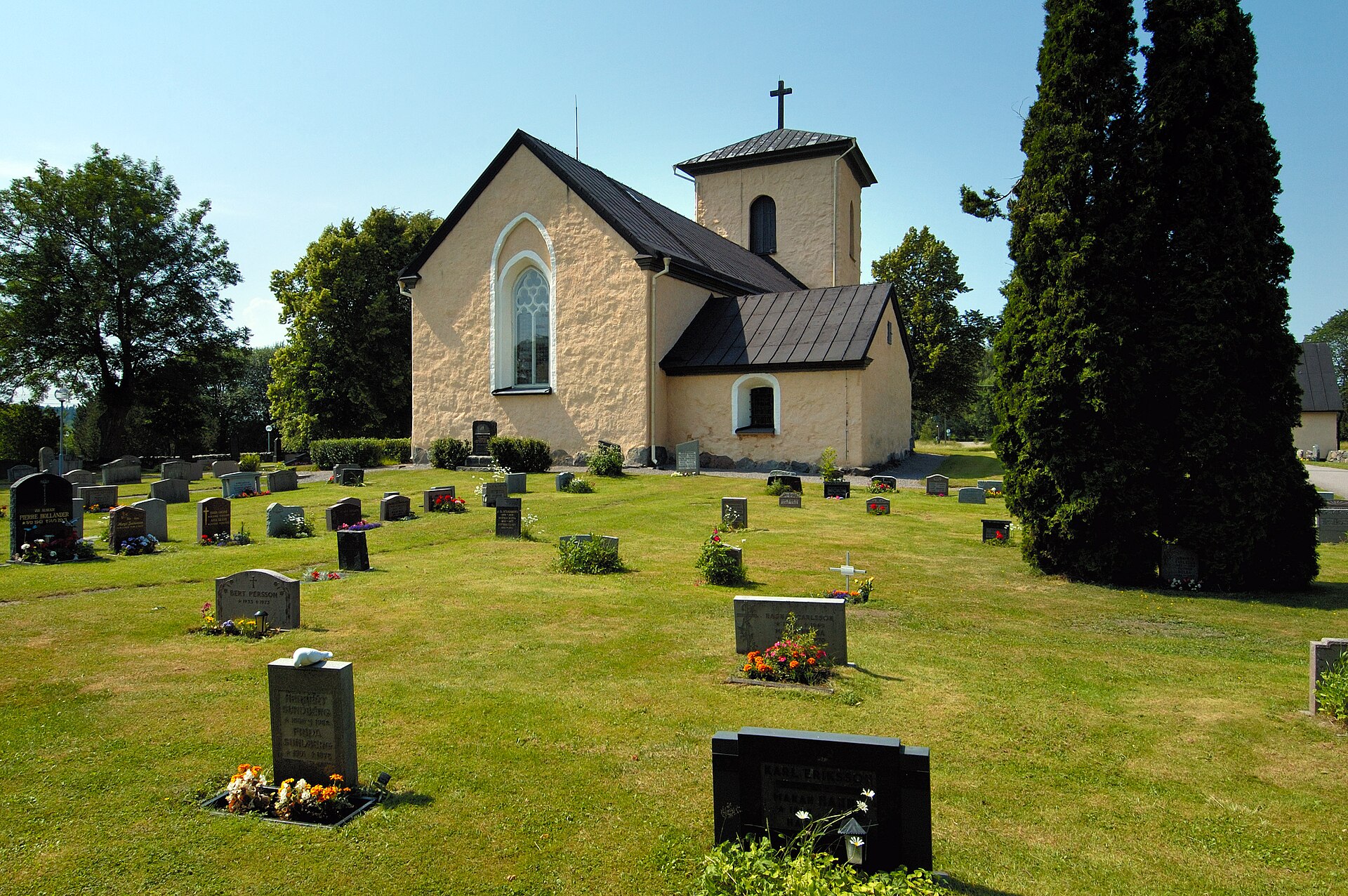 Kalmar kyrka i Bålsta This is a photo of an ecclesiastical monument in Sweden, number 21300000002976 (sub-number: 21420000042036) in the RAÄ buildings database.